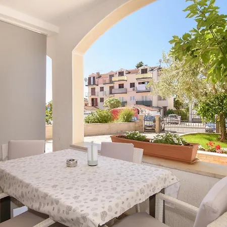 Apartments Dora Porec Exterior photo