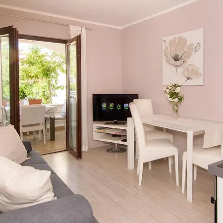 Apartments Dora Porec Exterior photo