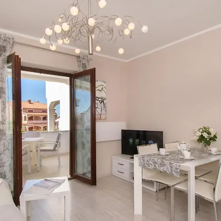 Apartments Dora Porec Exterior photo