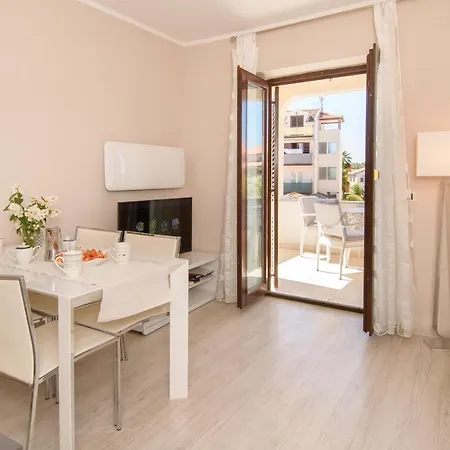 Apartments Dora Porec Exterior photo