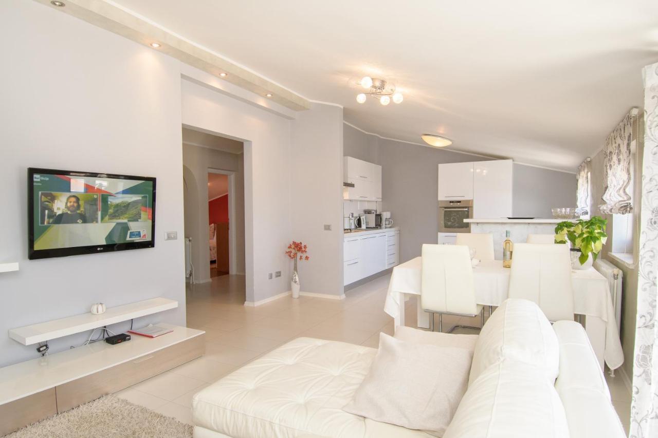 Dora Apartment *