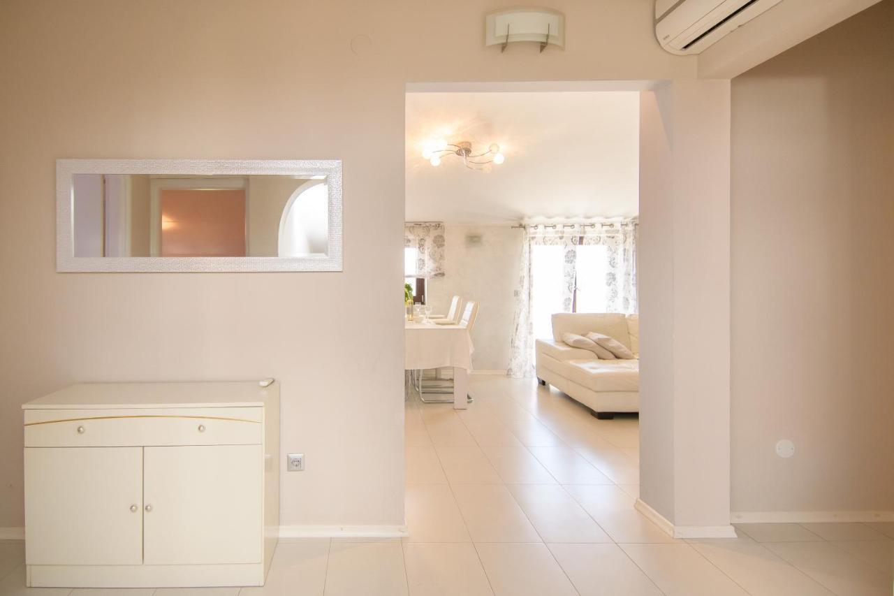Dora Apartment